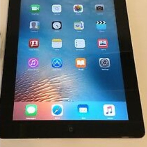 iPad 2 - Picture 2 of 2